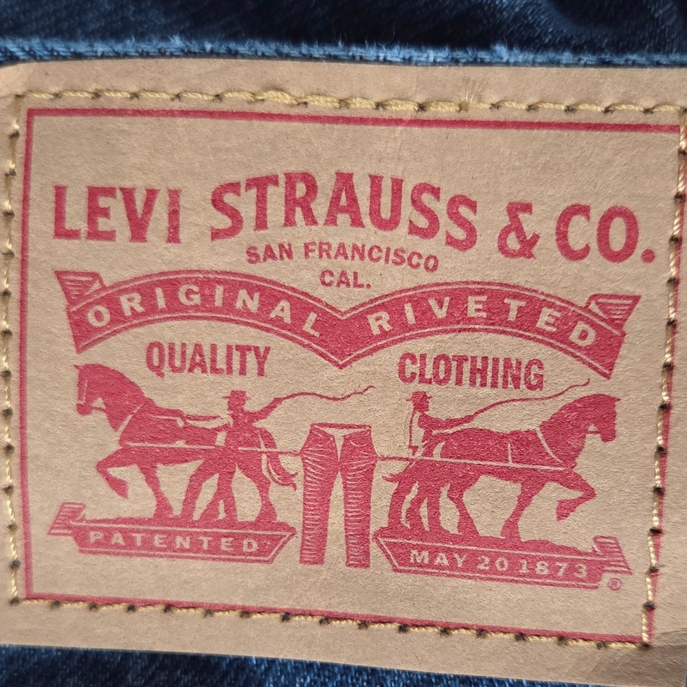 Levis High Waisted Mom Jeans Womens 32x27 Blue Denim Distressed Tapered NEW - Picture 6 of 9